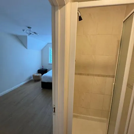 Cosy And Spacious Near Town Centre Habitación en casa particular Bristol