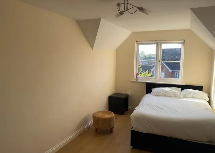 Cosy And Spacious Near Town Centre Homestay